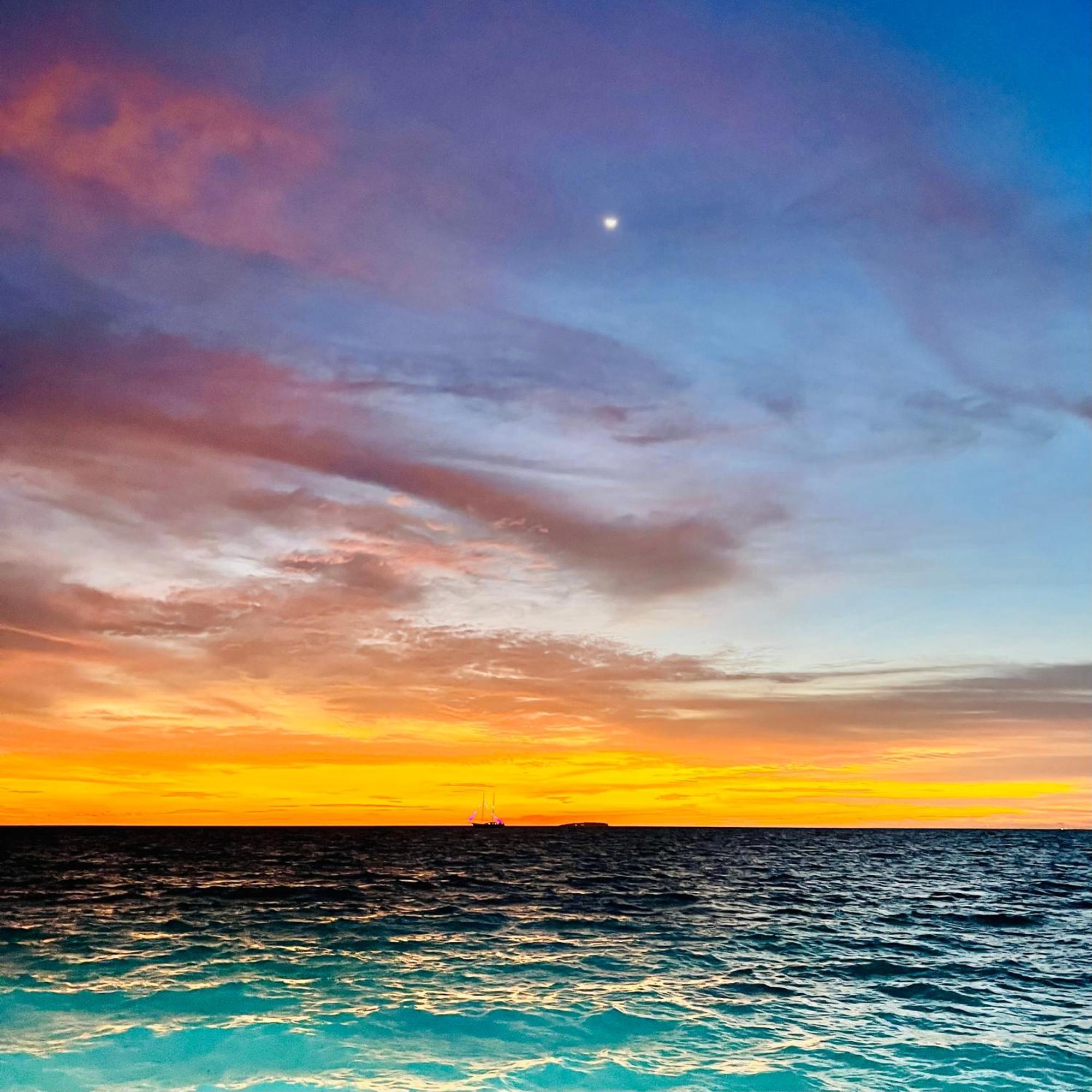 Heron Beach Hotel - The Best Maldivian Getaway In Dhiffushi,Maldives Экстерьер фото