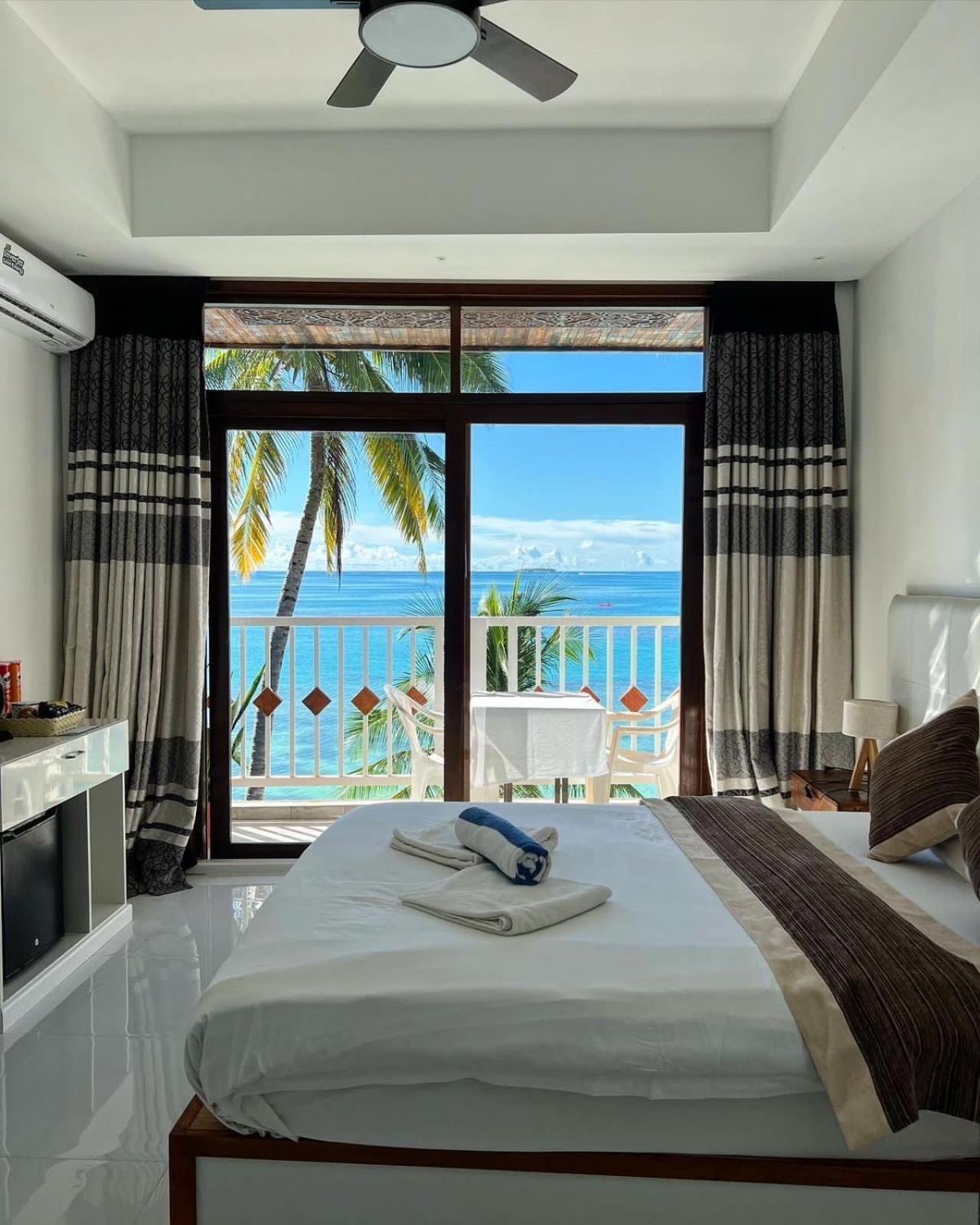 Heron Beach Hotel - The Best Maldivian Getaway In Dhiffushi,Maldives Экстерьер фото