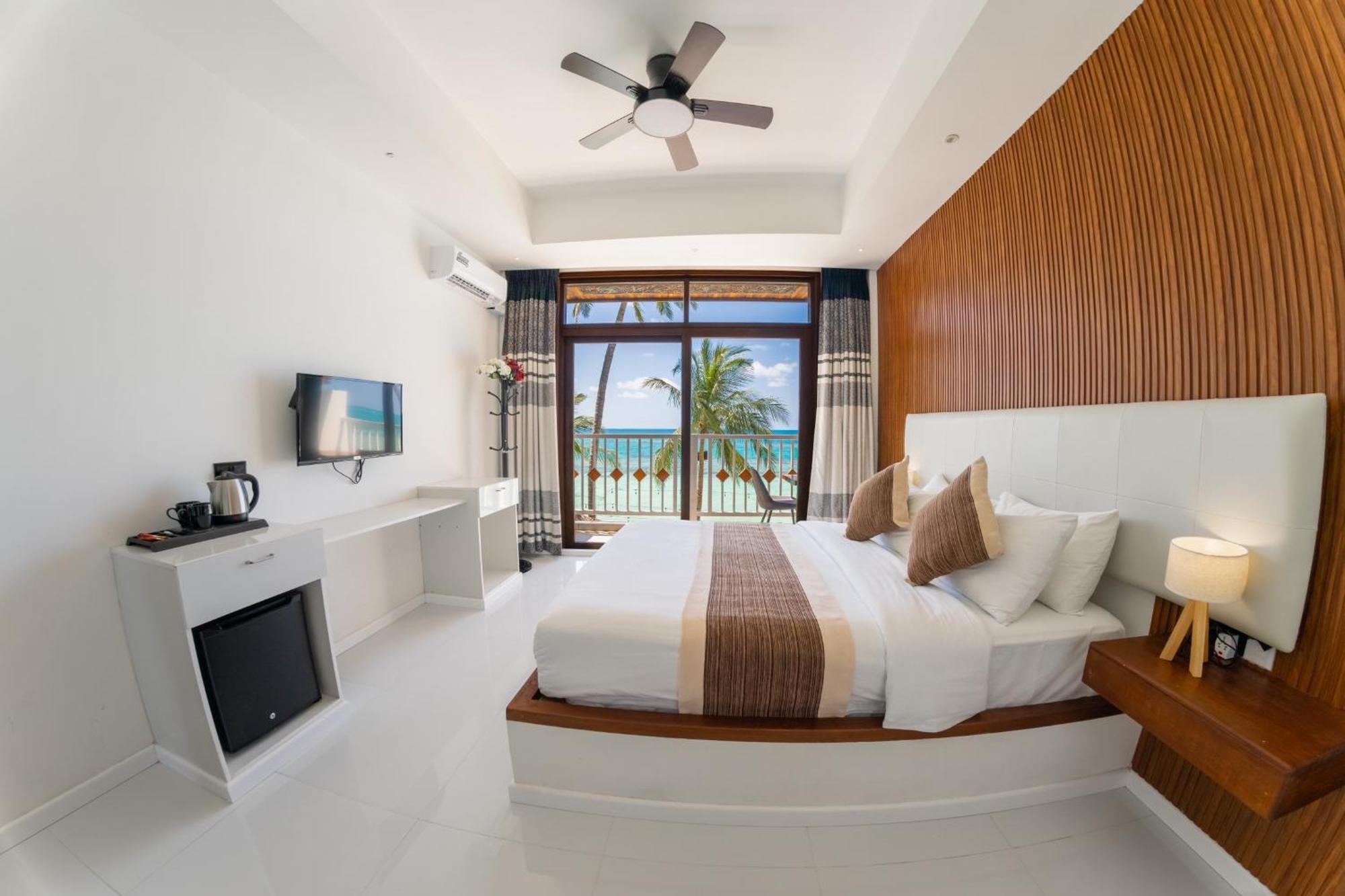 Heron Beach Hotel - The Best Maldivian Getaway In Dhiffushi,Maldives Экстерьер фото