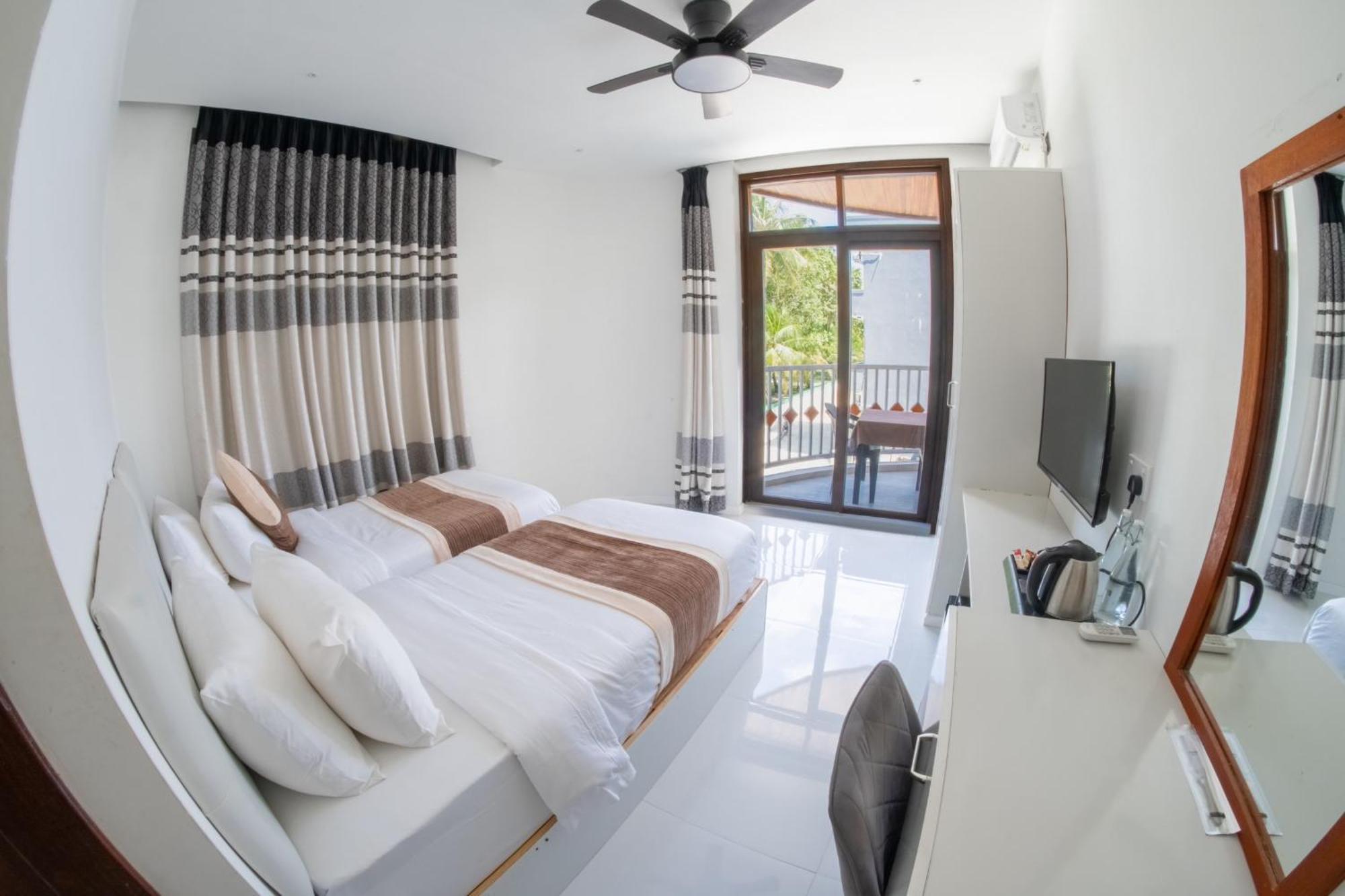 Heron Beach Hotel - The Best Maldivian Getaway In Dhiffushi,Maldives Экстерьер фото