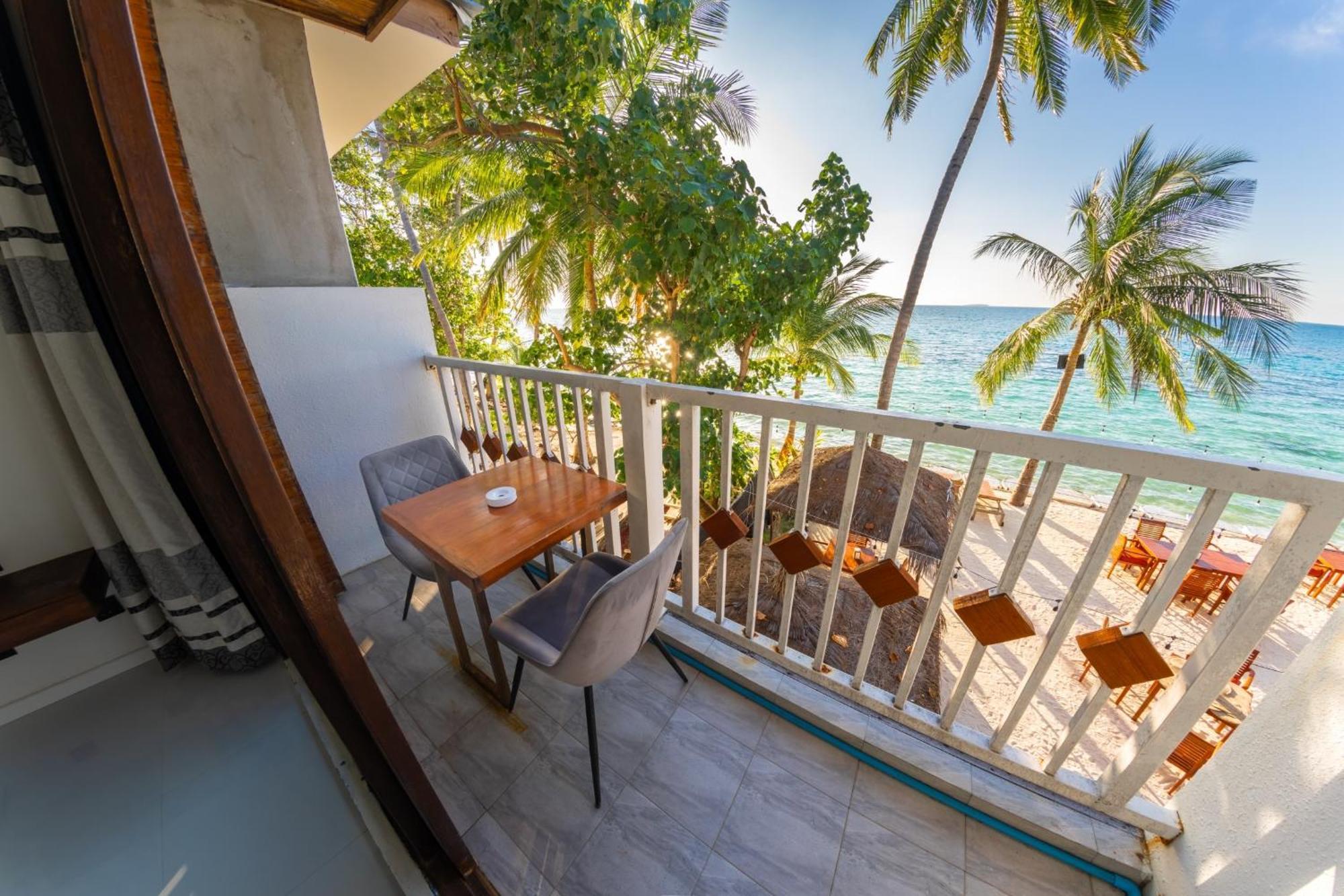 Heron Beach Hotel - The Best Maldivian Getaway In Dhiffushi,Maldives Экстерьер фото
